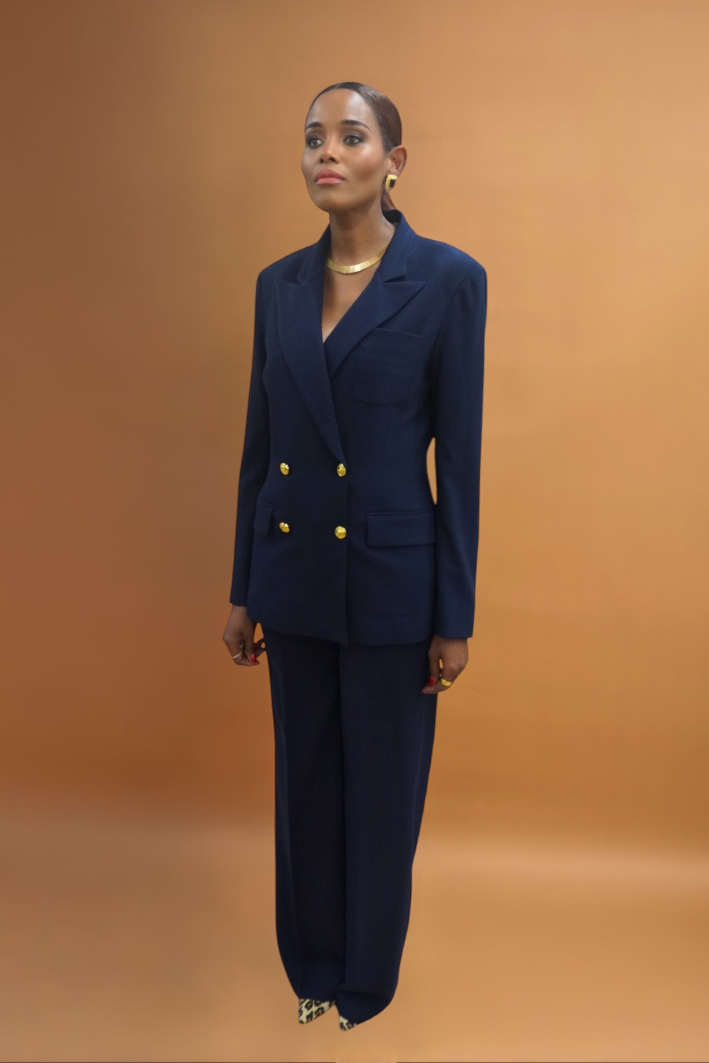 Navy-blue-wool-suit-for-tall-women