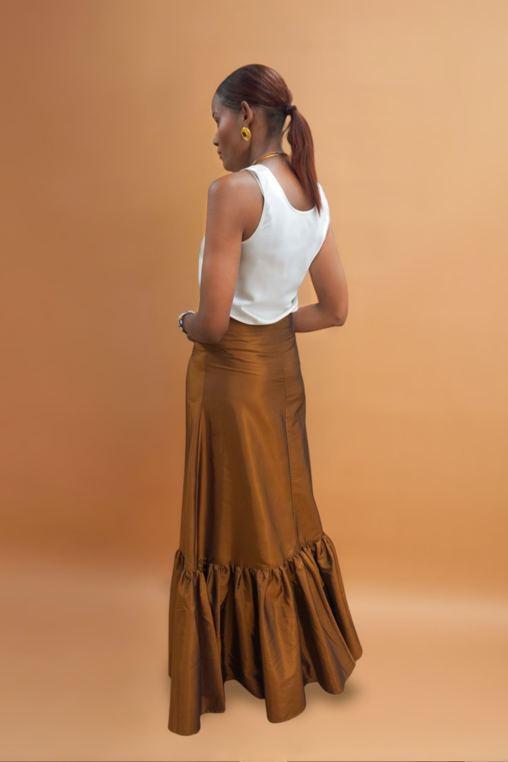 Shop-the-elegant-Monorow-maxi-skirt-for-tall-women-available-in